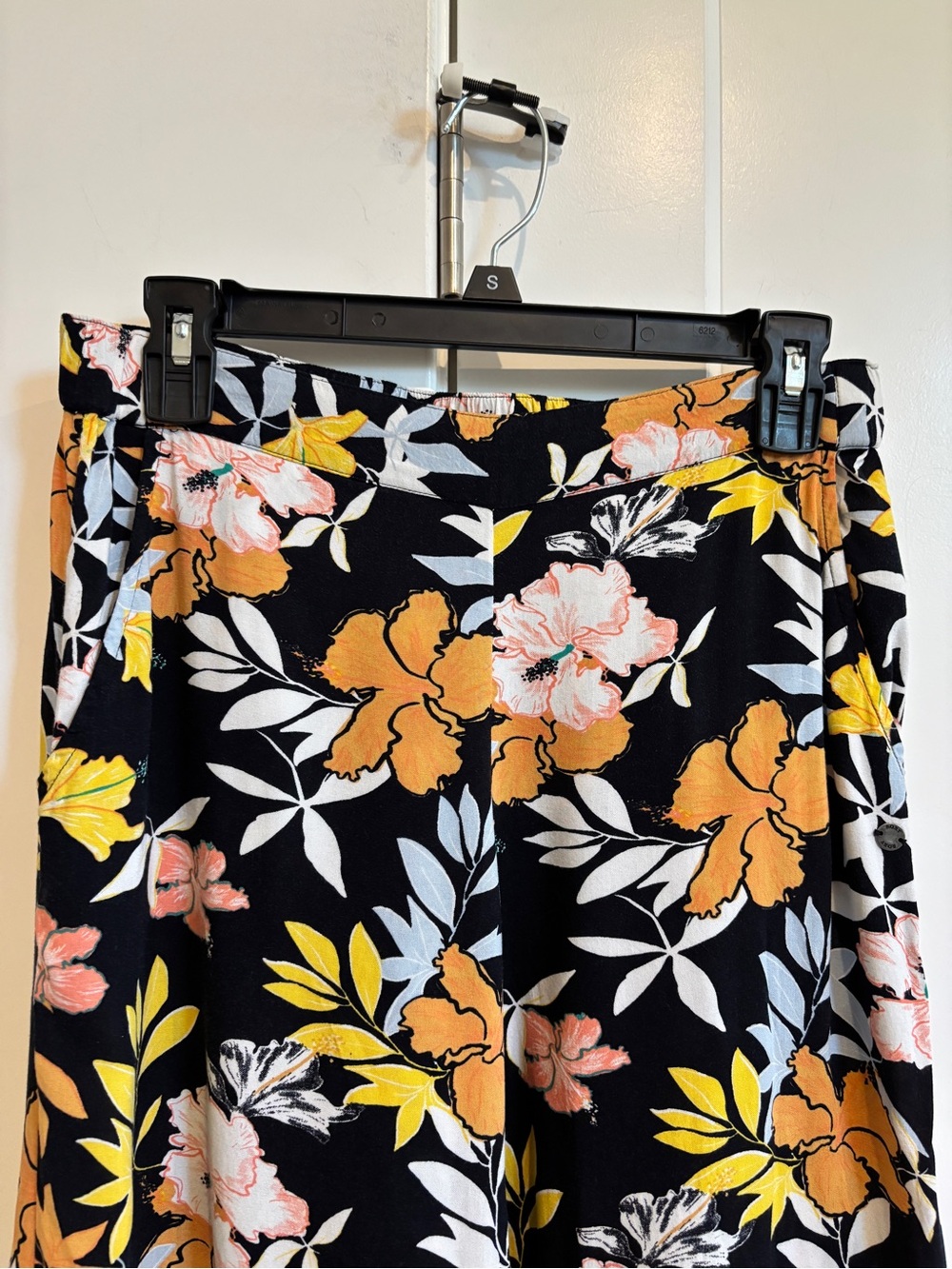 Roxy Midnight Avenue Black Floral Wide Leg Pants. Size M - Picture 2 of 8